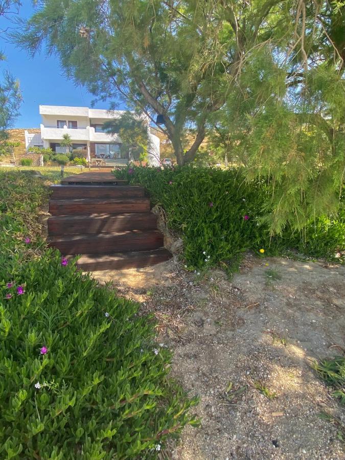 Beach House Set In A Beautiful Bay Каристос Екстериор снимка