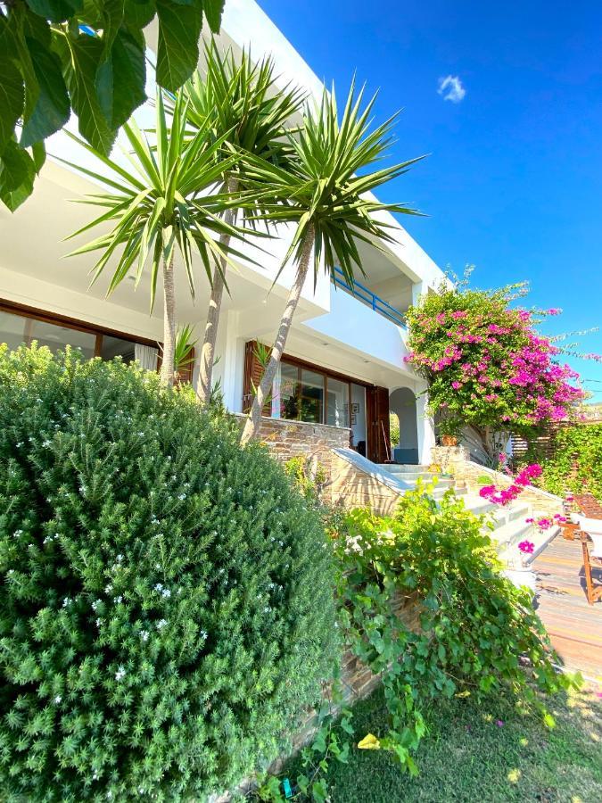 Beach House Set In A Beautiful Bay Каристос Екстериор снимка